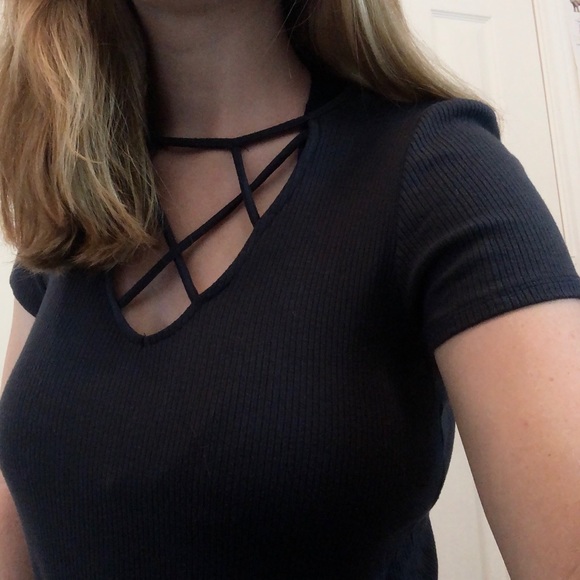 American Eagle Soft and Sexy Strappy V-Neck Shirt - Picture 2 of 5